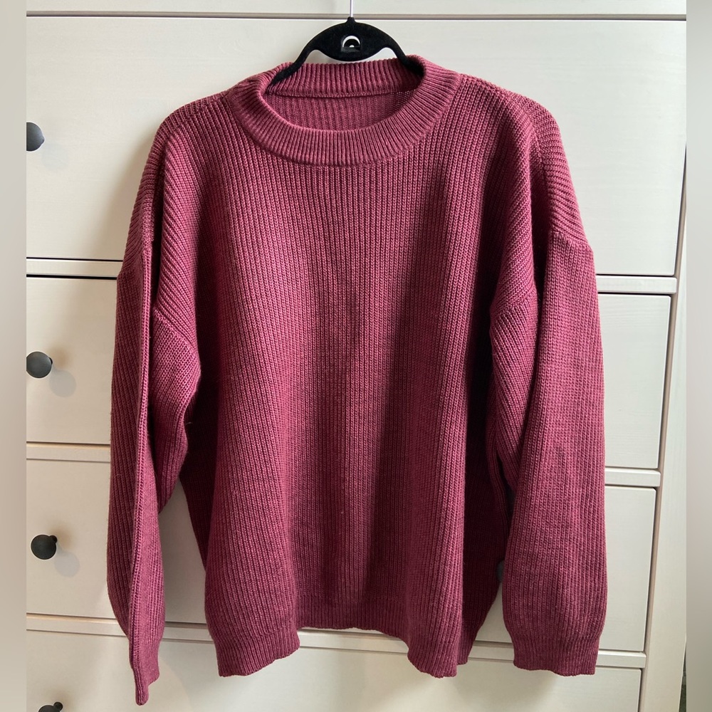 Burgundy crew neck knit sweater